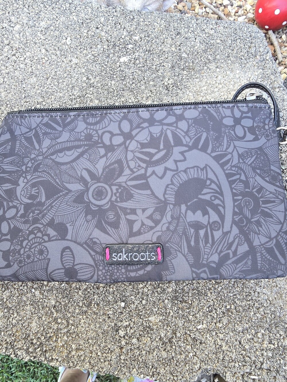 NWT Sakroots Cross-body/wristlet